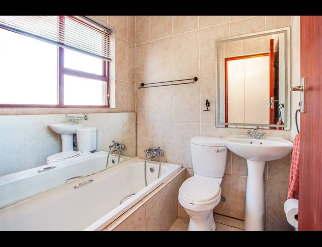 3 BEDROOM HOUSE FOR SALE IN DOUGLASDALE
